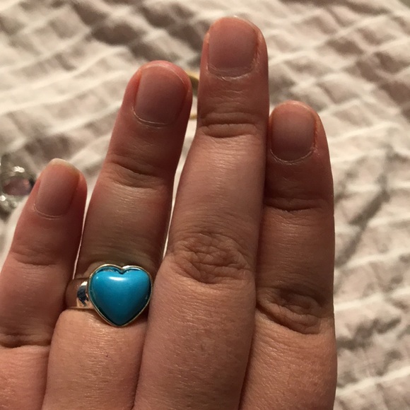 An assortment of jewelry rings that are size 9-10 - Picture 5 of 5